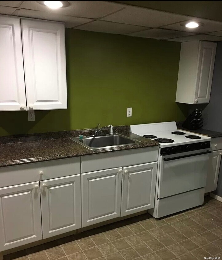 8 Watkins Terrace, Amityville, NY 11701 Room for Rent in Amityville