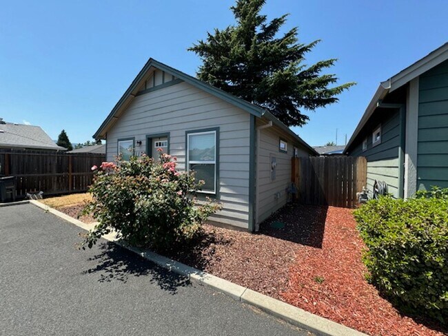 Foto del edificio - Cute Cottage Style 2 Bedroom House