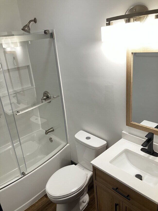 Foto del edificio - "Charming 2-Bedroom Retreat in Merced - Yo...