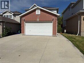 Building Photo - 67 Hollyridge Crescent