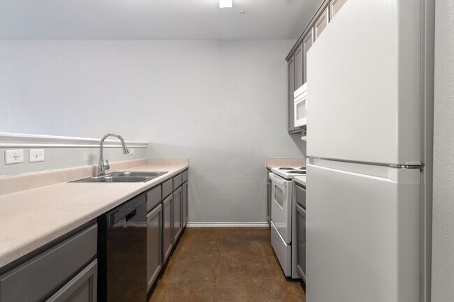 Foto del edificio - "Spacious 3-Bed Retreat with 2.5 Baths – Your Ideal Home in Universal City!"