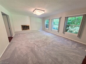 Building Photo - 6960 Carriage Hill Dr