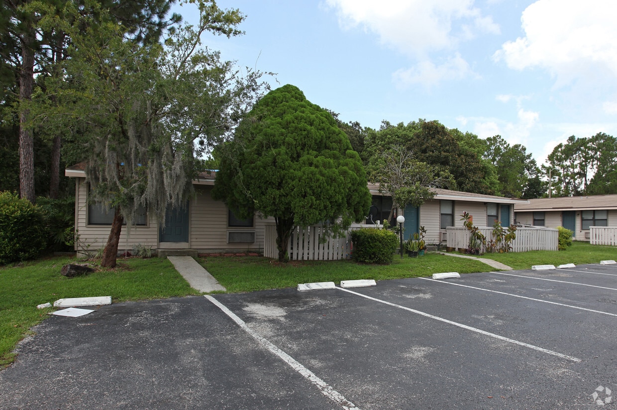 Candlewood Villas I Apartments in Tampa, FL