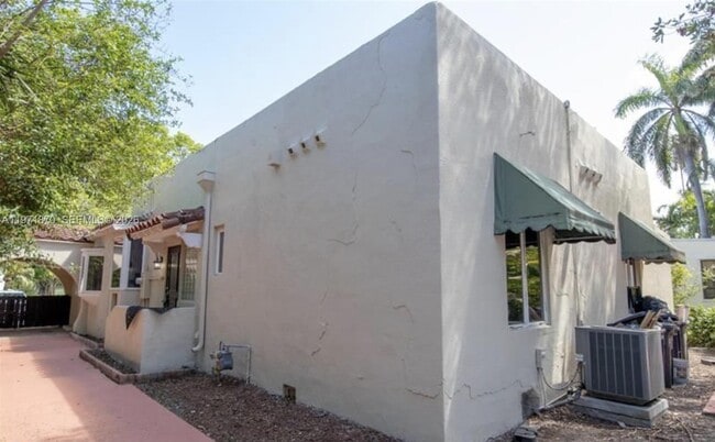 Building Photo - 3050 Alton Rd