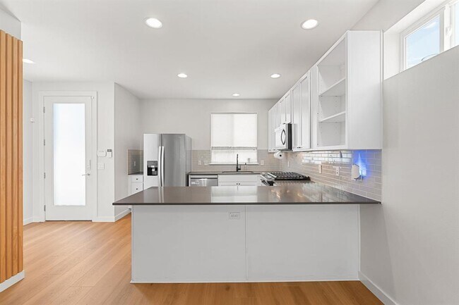 Foto del edificio - 705 N Bluff Dr