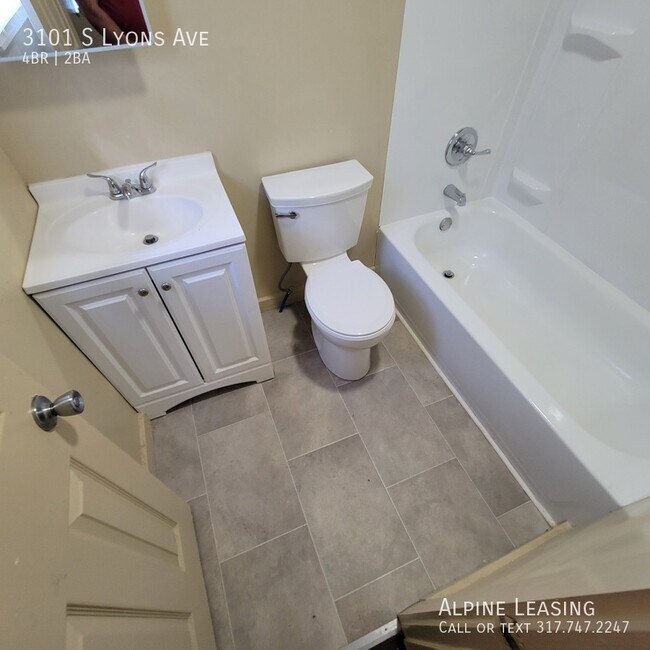 Building Photo - 3101 S Lyons Ave