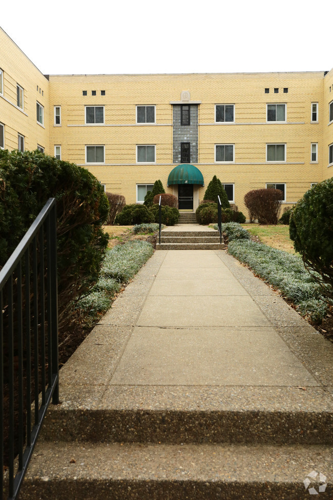 Building Photo - Cherokee Plaza