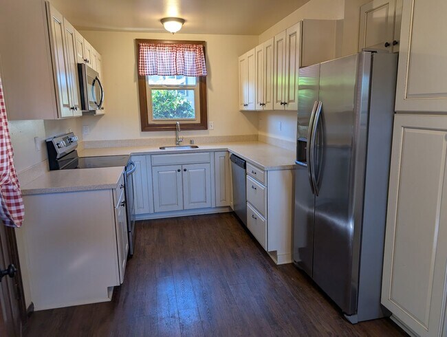 Building Photo - Charming 1918 Historic Home in North Evere...