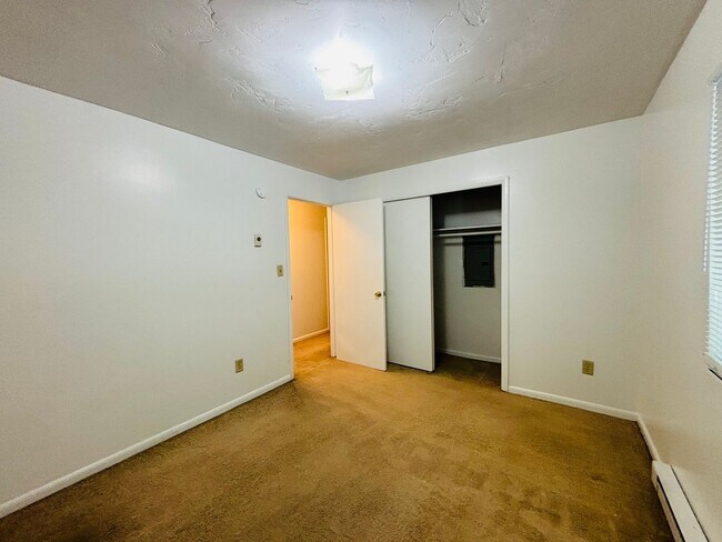 Foto del edificio - 3 Bedroom 1 Bath Apartment