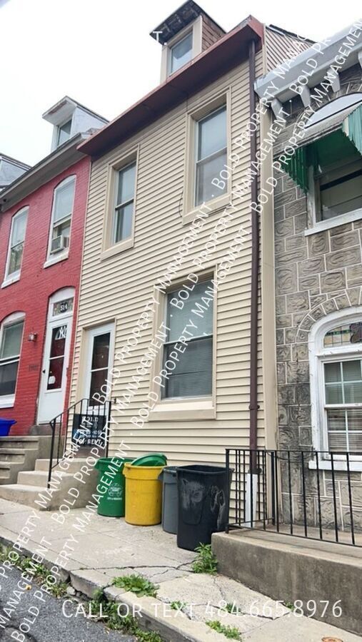 Building Photo - 512 Maple St
