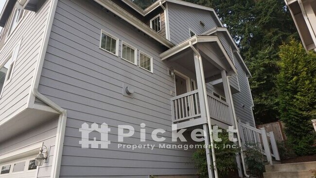 Foto del edificio - 3 Bedroom Townhome Close to PSNS