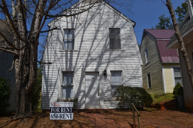 2 Bedroom House in Central Available Fall 2026 - 2 Bedroom House in Central Available Fall 2026