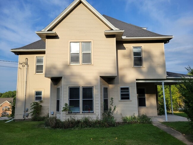 Building Photo - Glacier Valley Duplex