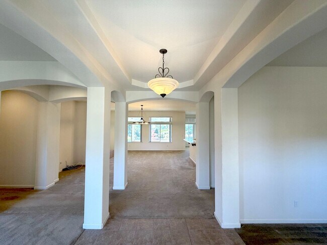 Building Photo - Spanish Springs 5bed/3bath - Move in Speci...