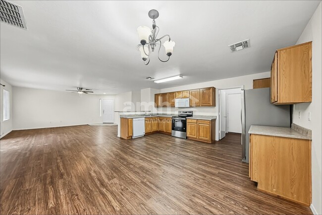 Building Photo - 175 W Santa Gertrudis Trail