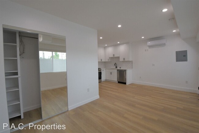 Building Photo - Studio, 1 bath Apartment - 13849 Chase Str...