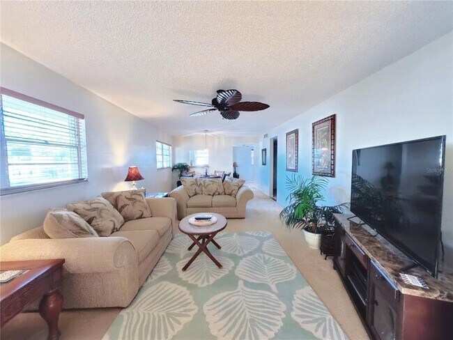 Foto del edificio - 102 47th Ave Dr W