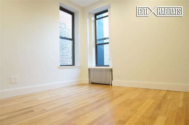 Building Photo - 300 E 83rd St