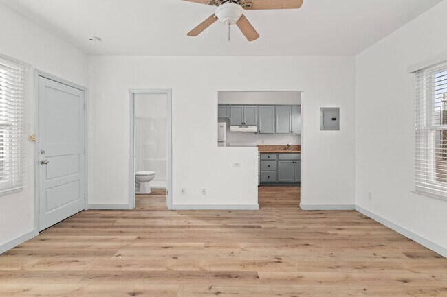 Building Photo - 526 Magnolia Ave