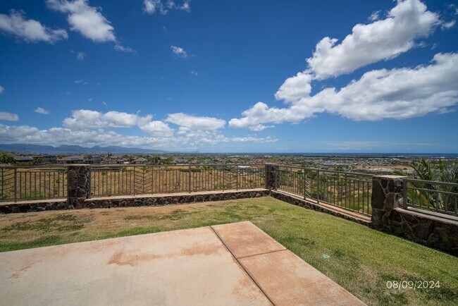 Building Photo - 5 BD/3 BA Home in Kahiwelo At Makakilo wit...