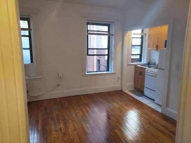 Building Photo - 39 Hemenway St