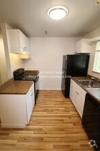 Building Photo - 2626 SW Beaverton Hillsdale Hwy