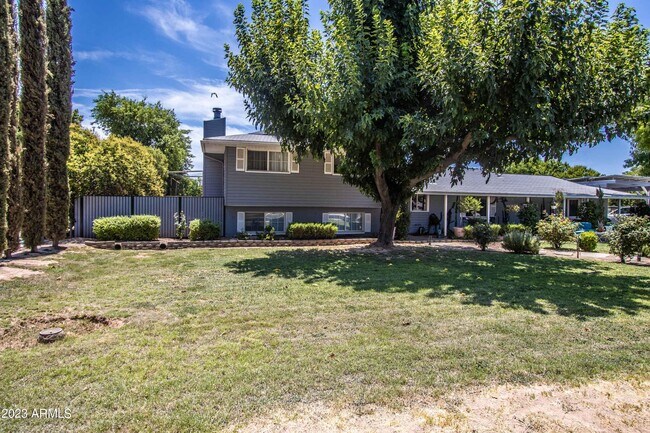 Building Photo - 5325 E Windrose Dr