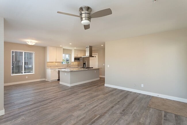 Building Photo - Modern Condo West of PCH!