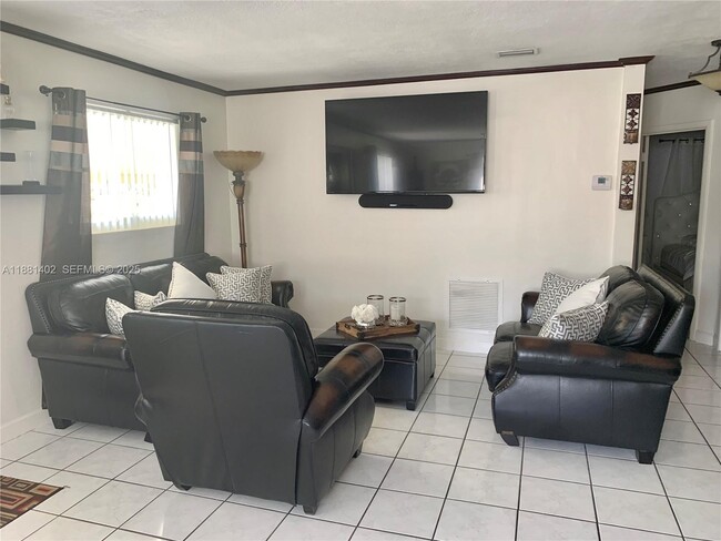 Building Photo - 6180 SW 42nd Ct