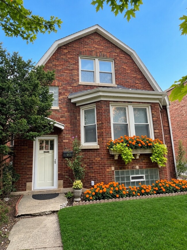 Building Photo - 5219 N Rutherford Ave