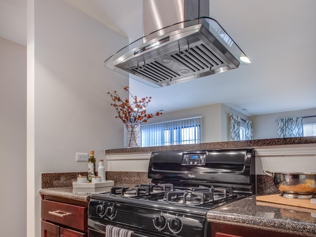 kitchen  Apartment 650 W Rand Rd # 9B404, Arlington Heights, IL 60004