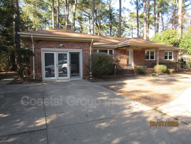 Building Photo - 4052 Shore Dr