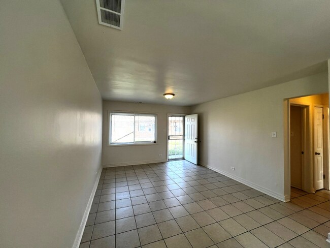 Building Photo - 9136 S Anthony Ave