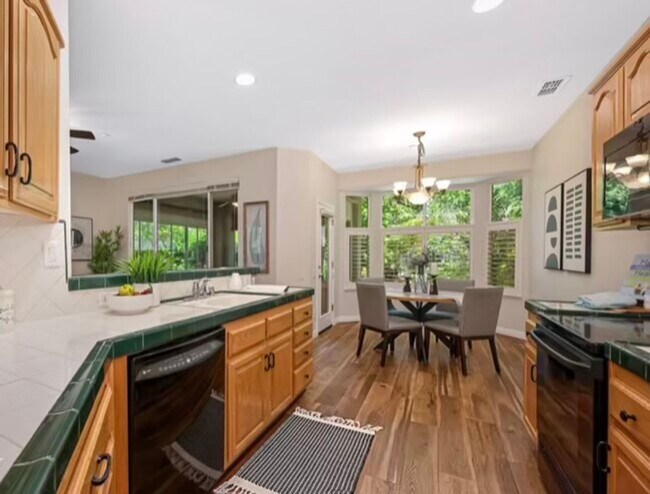Foto del edificio - Nice Two Bedroom Two Bathroom Home in Rocklin - Whitney Oaks Ages 55+ Gated Community