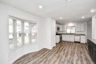 Building Photo - 3102 Cherry Creek Dr