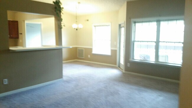 Foto del edificio - 442 Deepwoods Dr