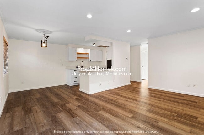 Building Photo - Wonderful Two Bedroom Condo In SE Portland!