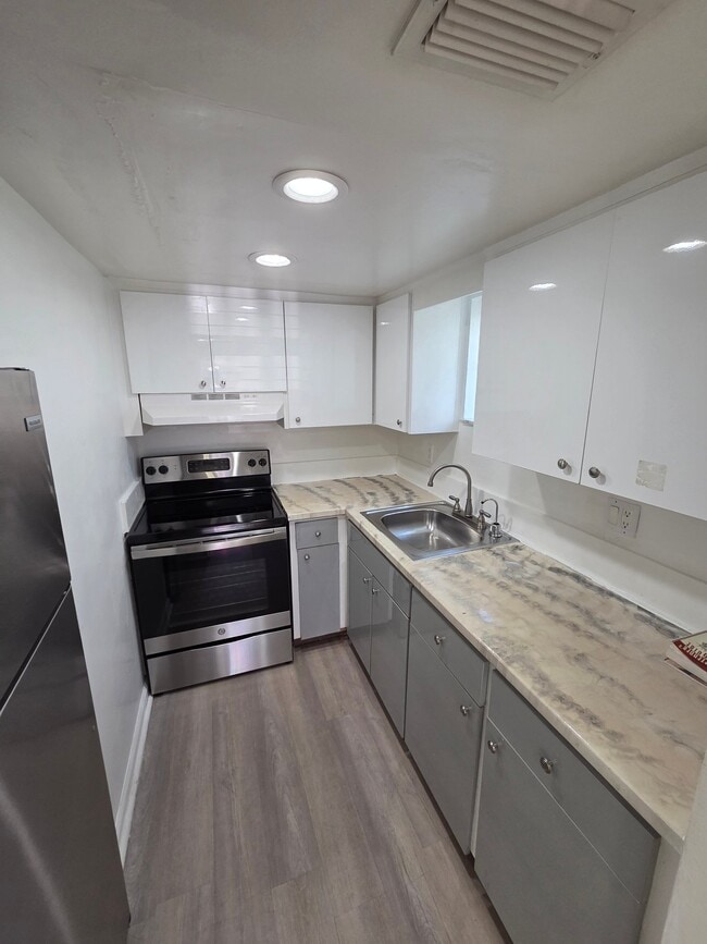 Photo - 212 SE 9th Ave Apartment