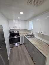 Building Photo - 212 SE 9th Ave