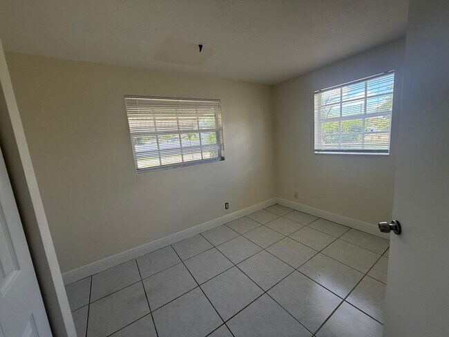 Foto del edificio - 5698 Gramercy Dr