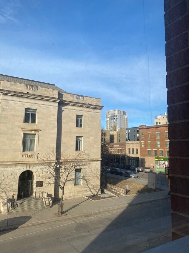 Primary Photo - 26 Roberts St N