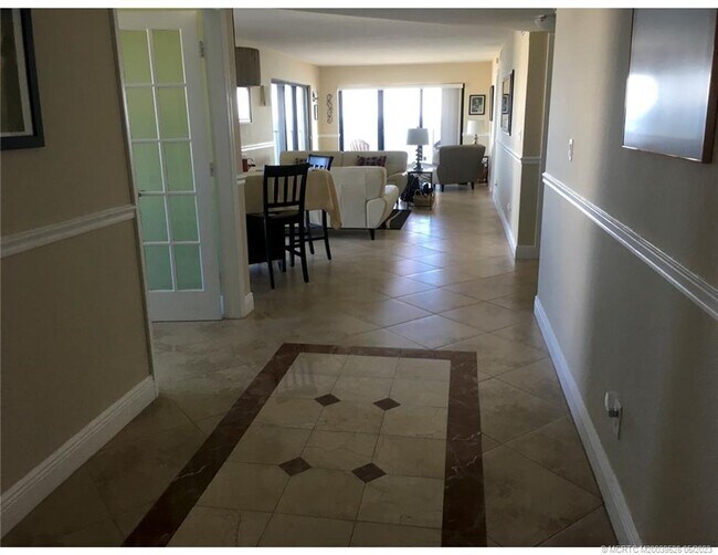 Building Photo - 10044 S Ocean Dr