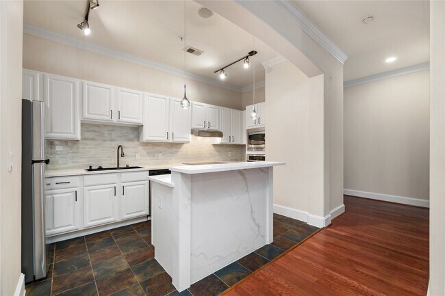 Foto del edificio - 7134 Mapleridge St