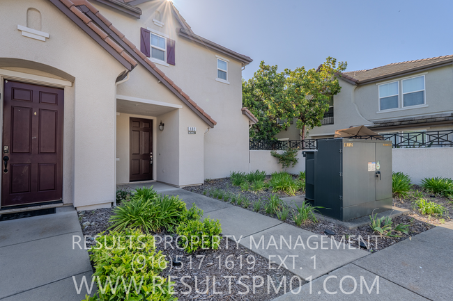 Foto del edificio - Spacious and Beautiful Folsom 4 Bedroom To...