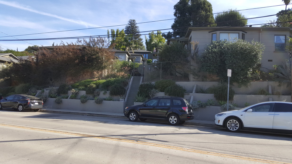 Street View - 2126 Griffith Park Blvd