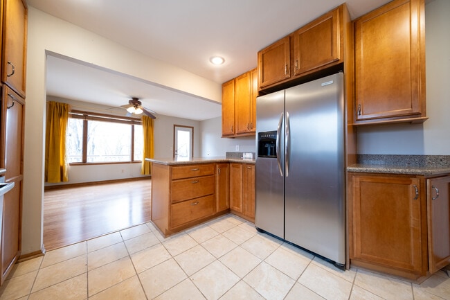 Building Photo - 1410 Juneau Ln N