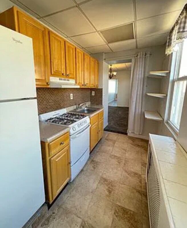 136 McClean Ave Unit 2ND FLOOR, Staten Island, NY 10305 Room for Rent in Staten Island, NY