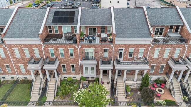 Foto del edificio - 112 S Niles Ave