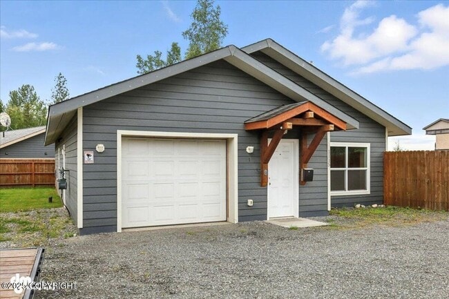 Building Photo - 1115 Spring Dr