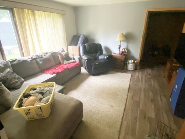 Foto del edificio - 3-bedroom Home on Private Country Lot with...